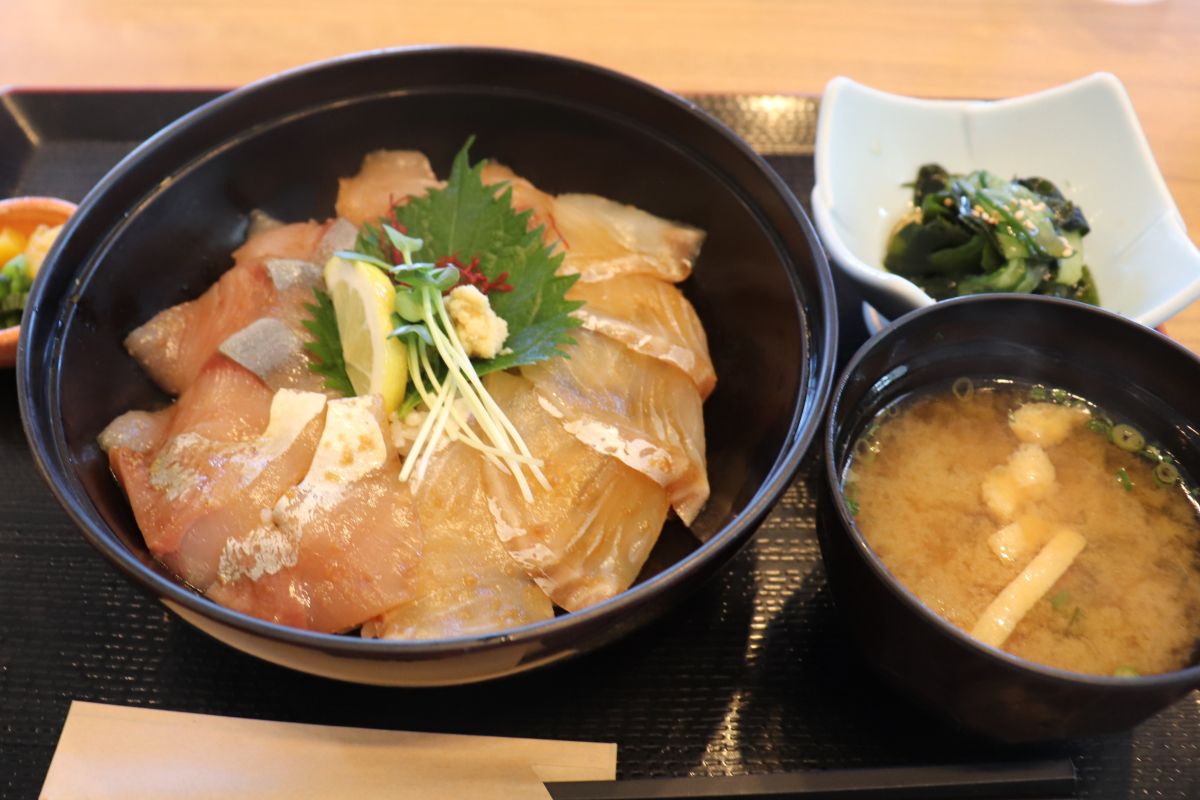 志賀島センターの海鮮丼