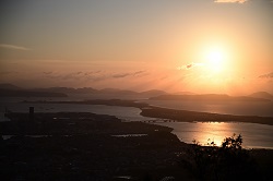 立花山から見るる志賀島方面に落ちる夕陽