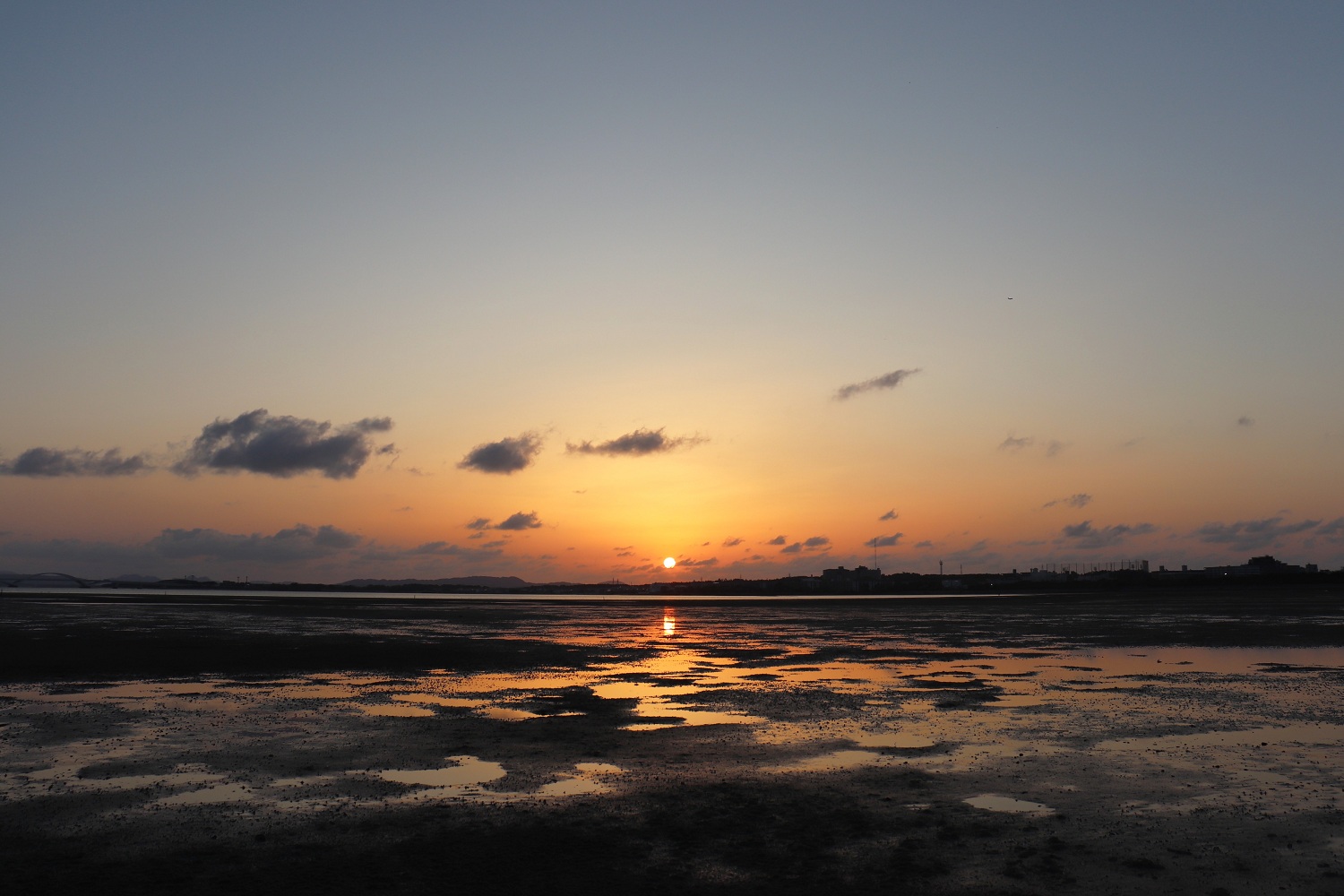 和白干潟の夕日