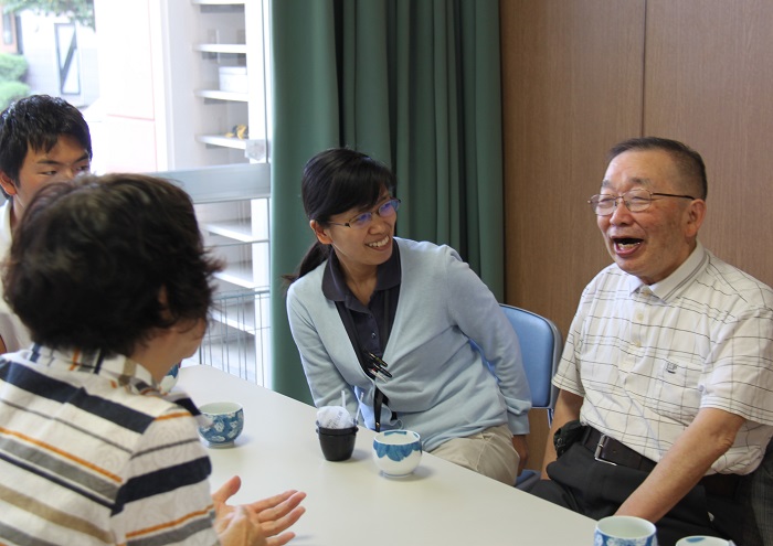 茶話会での参加者の交流