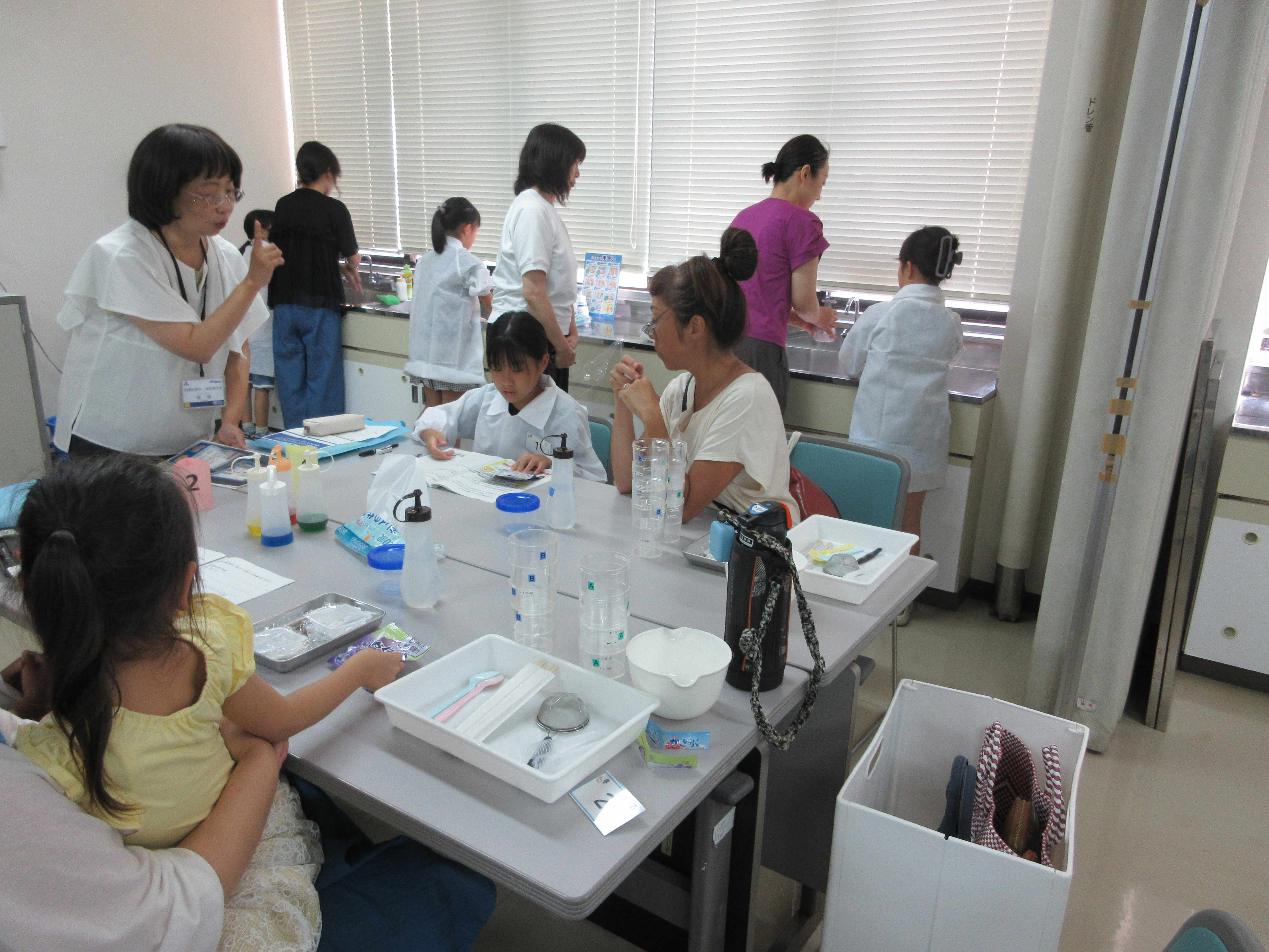 食品添加物について学ぶ様子１