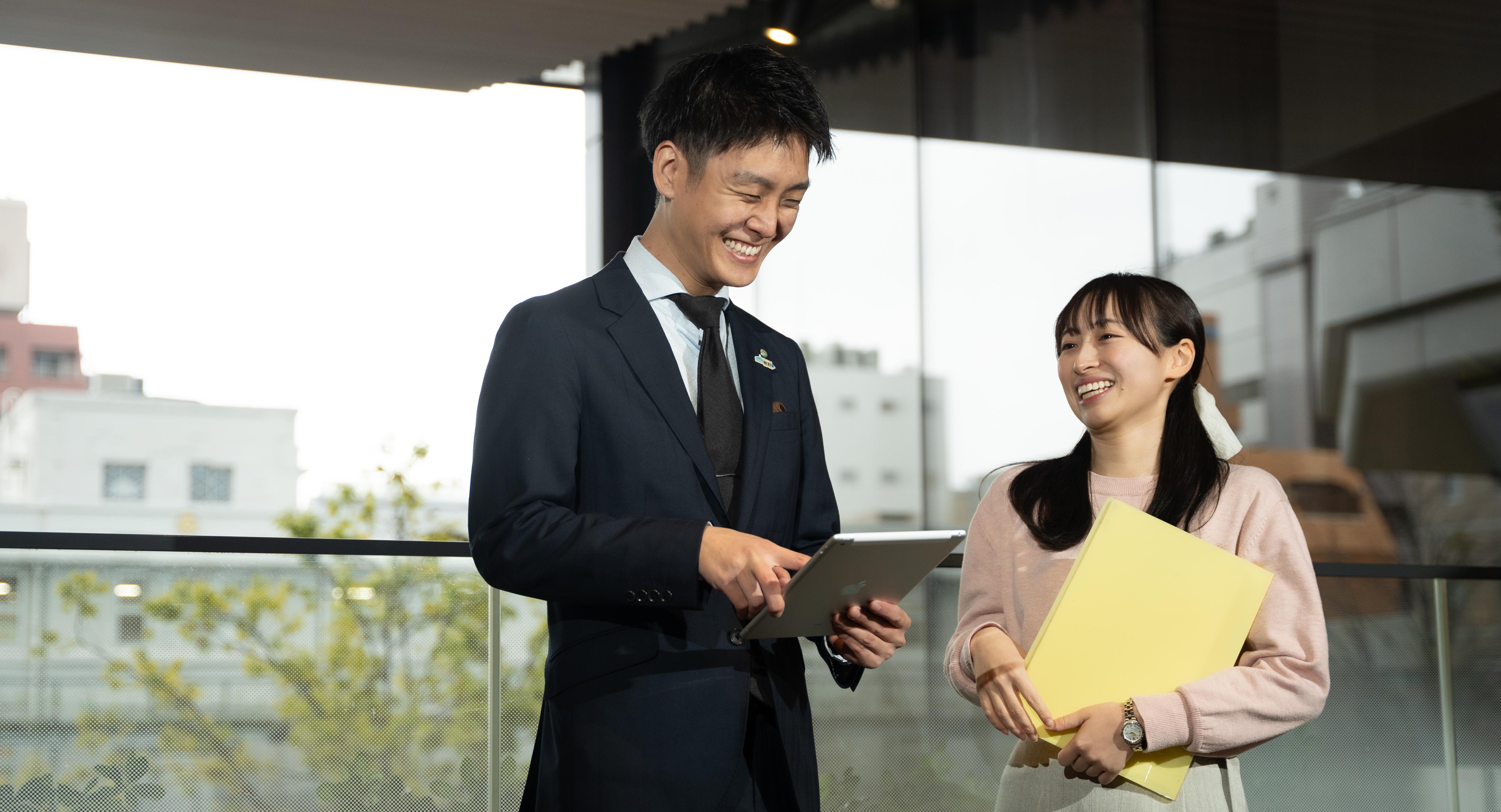 先輩職員と後輩職員の写真（その２）