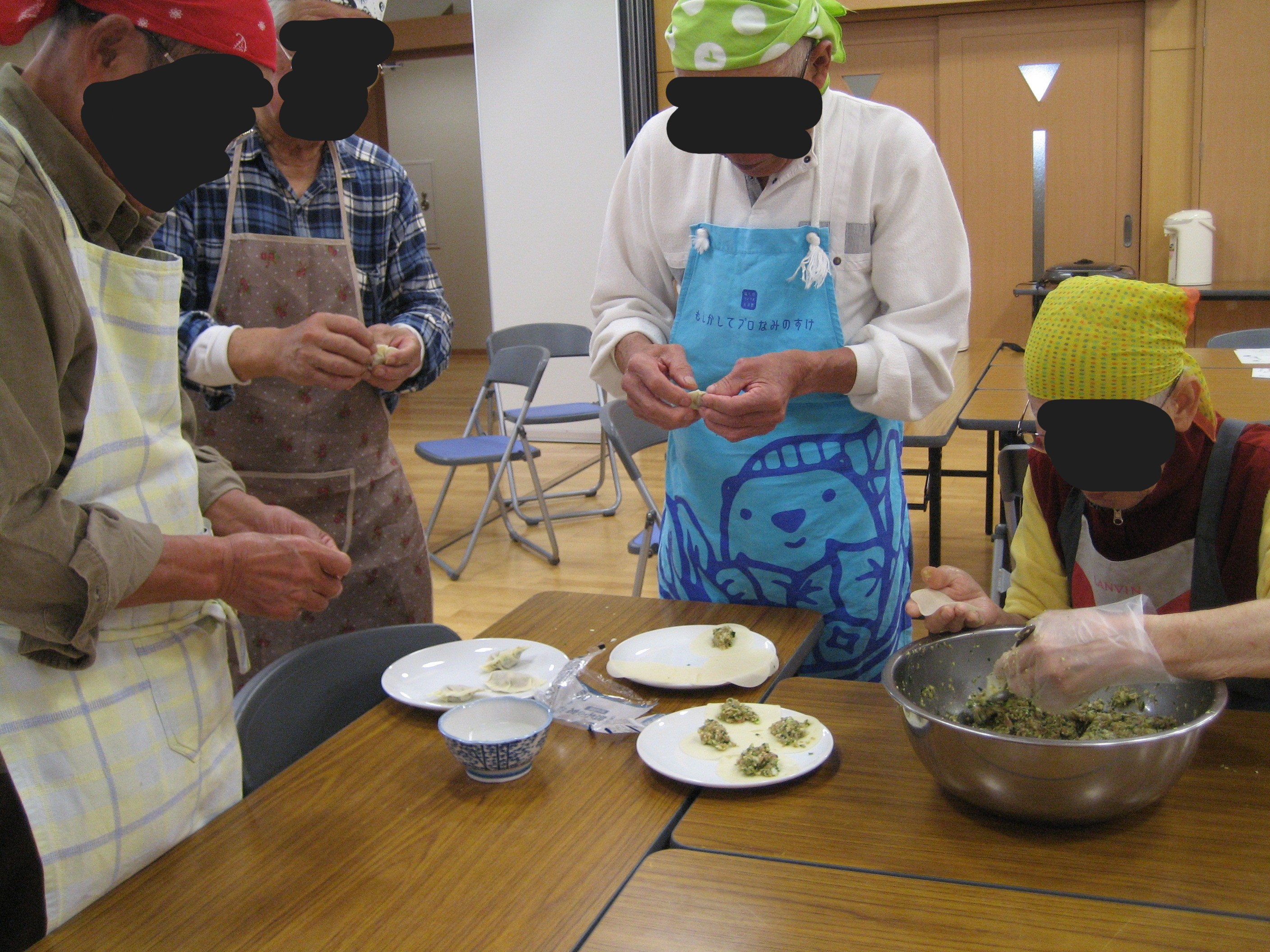 男性料理教室の様子の写真