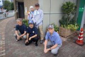 茶山駅花植え3