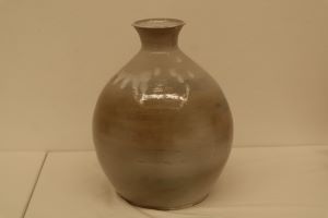 「ワラ白釉壺」