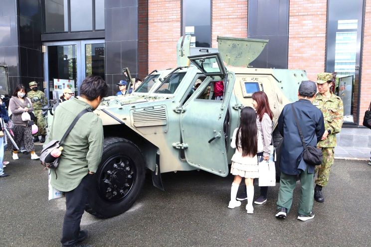 自衛隊車