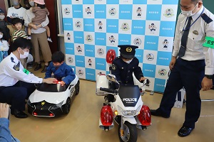 子ども制服試着コーナー
