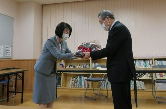 贈呈式の様子2