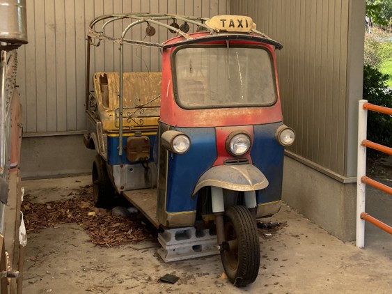 サムローの展示写真（青いろ）