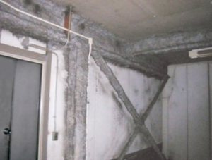 石綿含有吹付けロックウールの写真