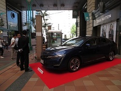 クラリティPHEVの展示