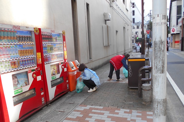 天神地区清掃の様子
