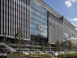 写真：JR博多シティ外観