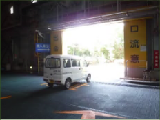 プラットフォームを退場する写真