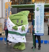 博多ひんやり打ち水の様子１