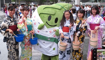 博多ひんやり打ち水の様子2
