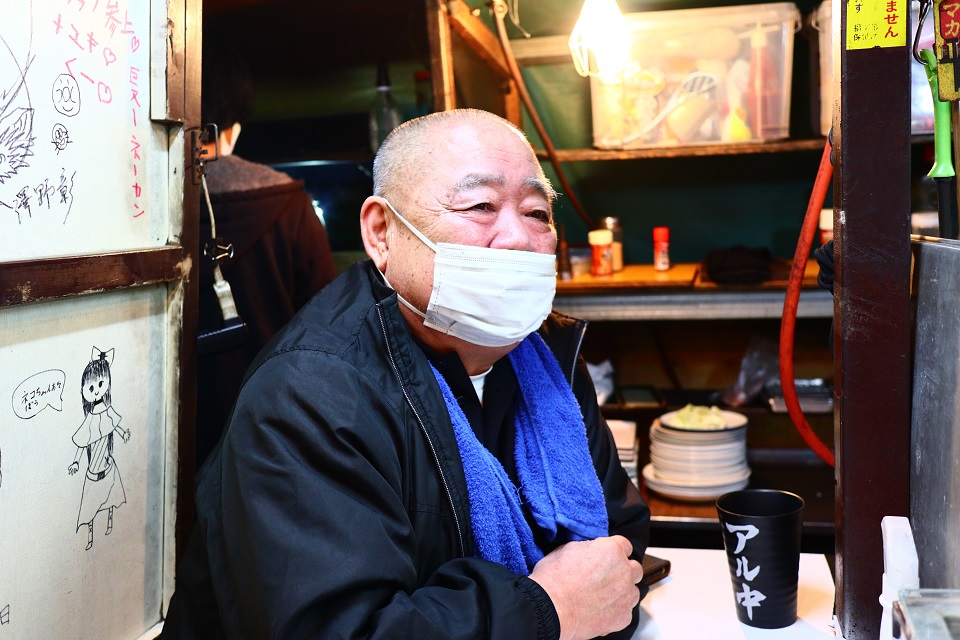 「若大将」の澤野さんにお話を伺っている写真