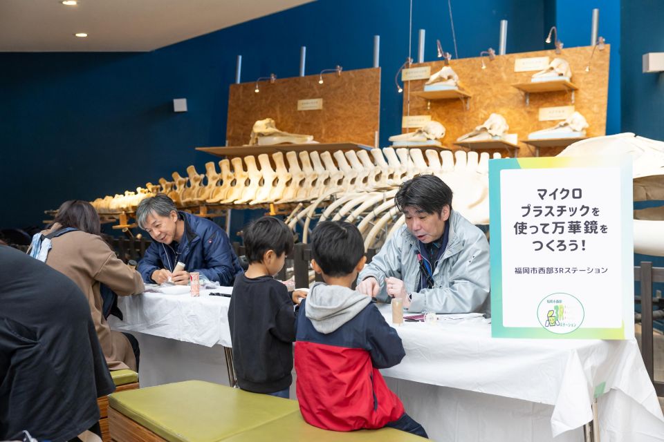 万華鏡を作る様子