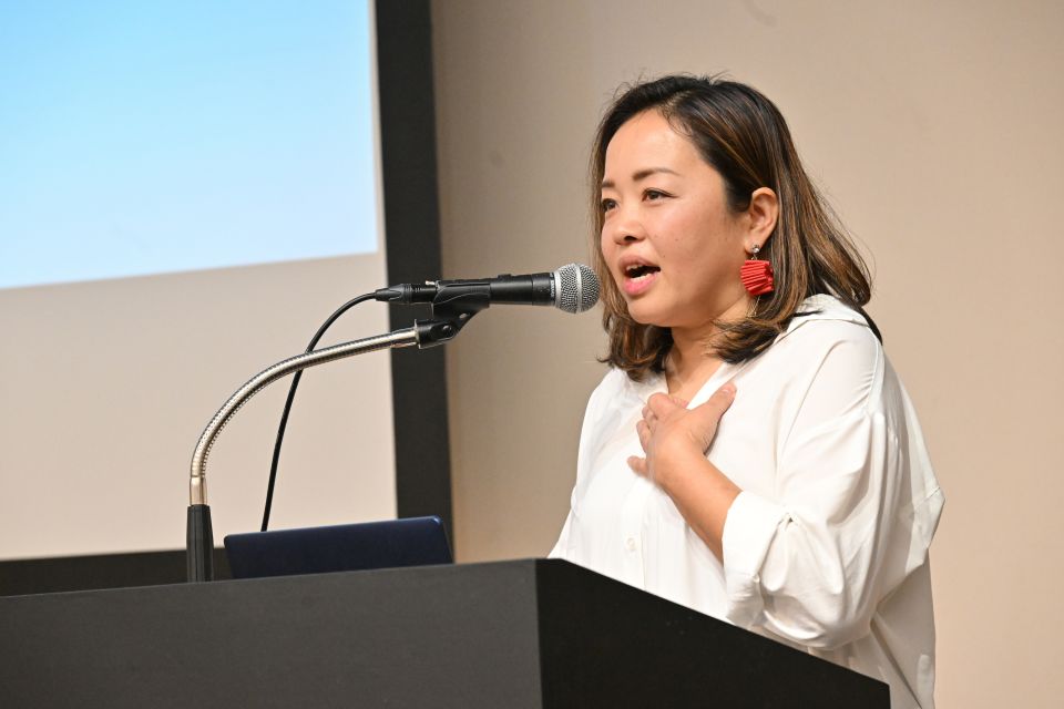 発表をするくらげれんごうの山崎氏