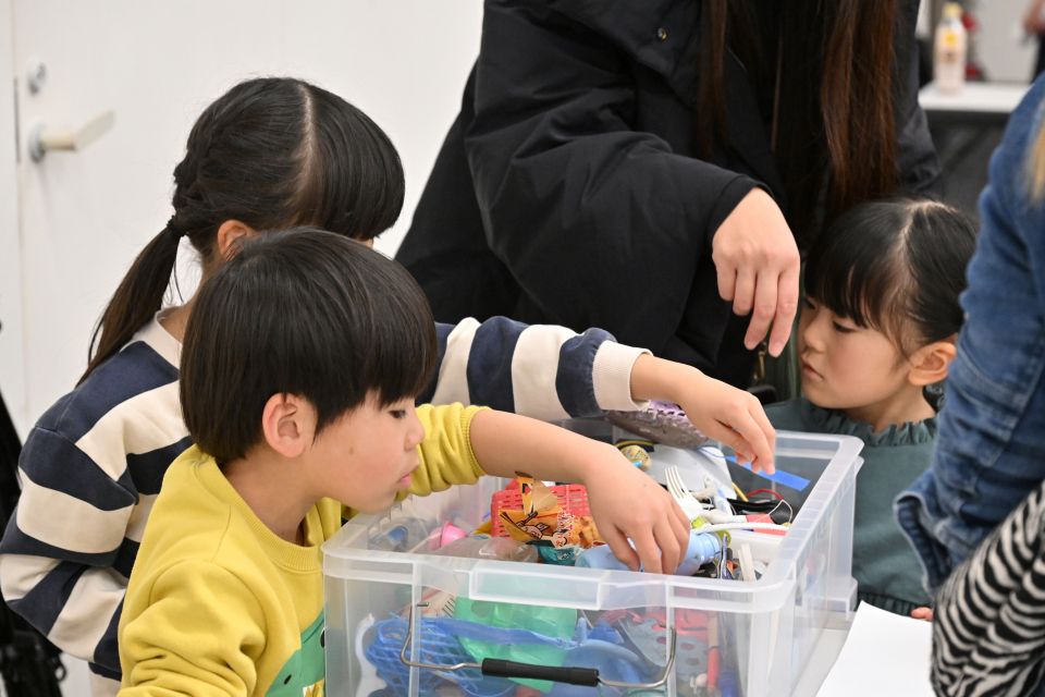 海ゴミで魚を作る子供たち