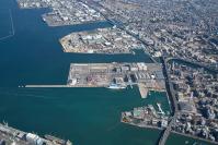 中央ふ頭（西側から撮影）の斜め写真