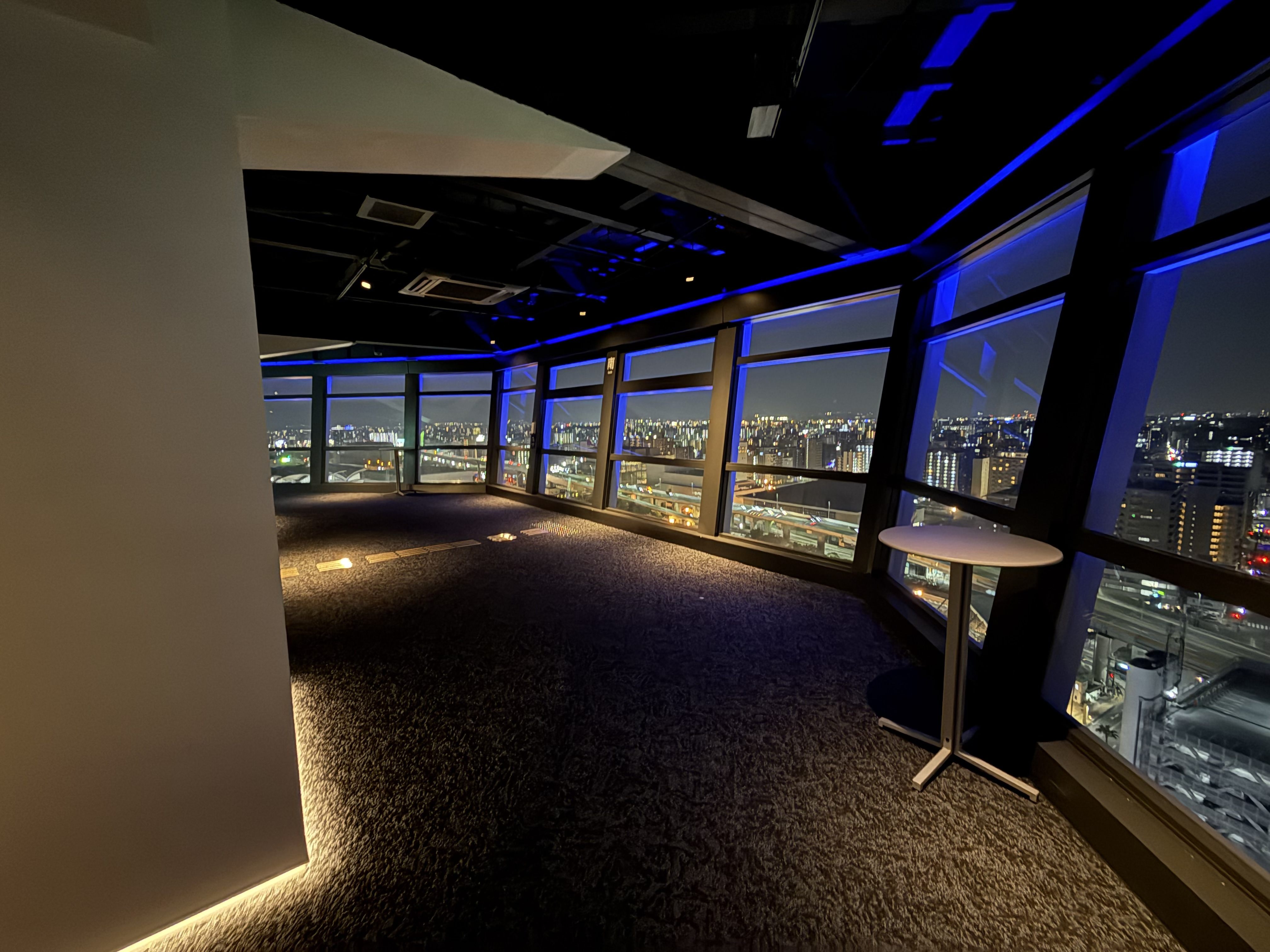 タワー展望室内