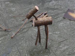 小枝を作ったクラフト作品の写真
