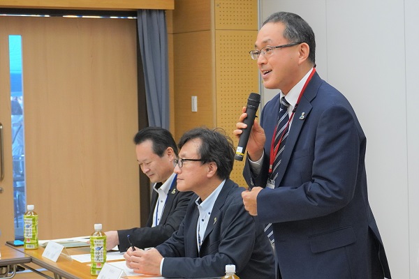 挨拶する久田区長の写真