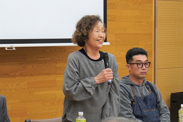 挨拶する安藤会長の写真