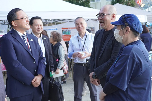 片山会長と片海会長と歓談している写真