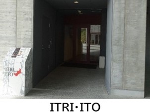 「ITRI・ITO」の入り口写真。「五感で四季を楽しむレストラン」「伊都の食文化発信拠点」をコンセプトに地元食材を活かした本格的なイタリア料理を楽しめます。