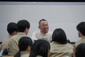 森林の役割等についての講義の様子