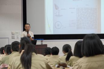 森林の役割等の講義の様子