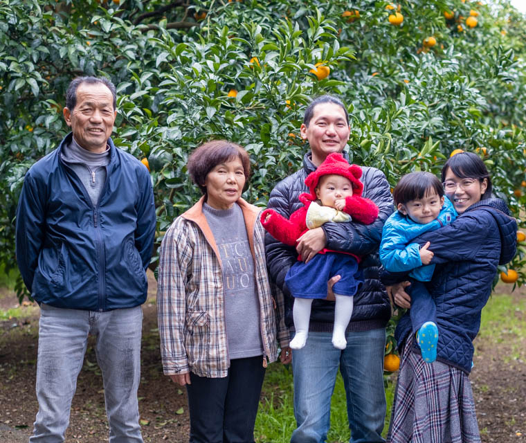写真：久保田農園を営む久保田家の人々