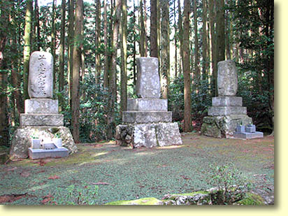 画像：小田部親子の墓（１）