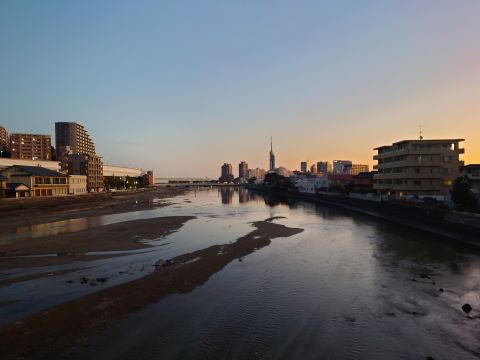初冬の室見川と百道浜２