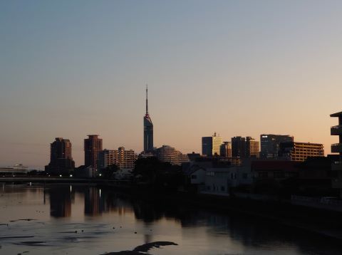 初冬の室見川と百道浜１