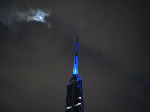 福岡タワーと満月４