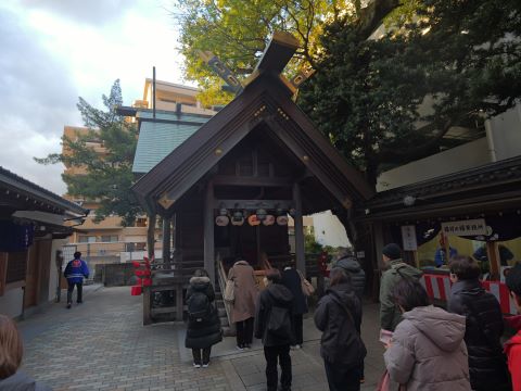 猿田彦神社を参拝する人々