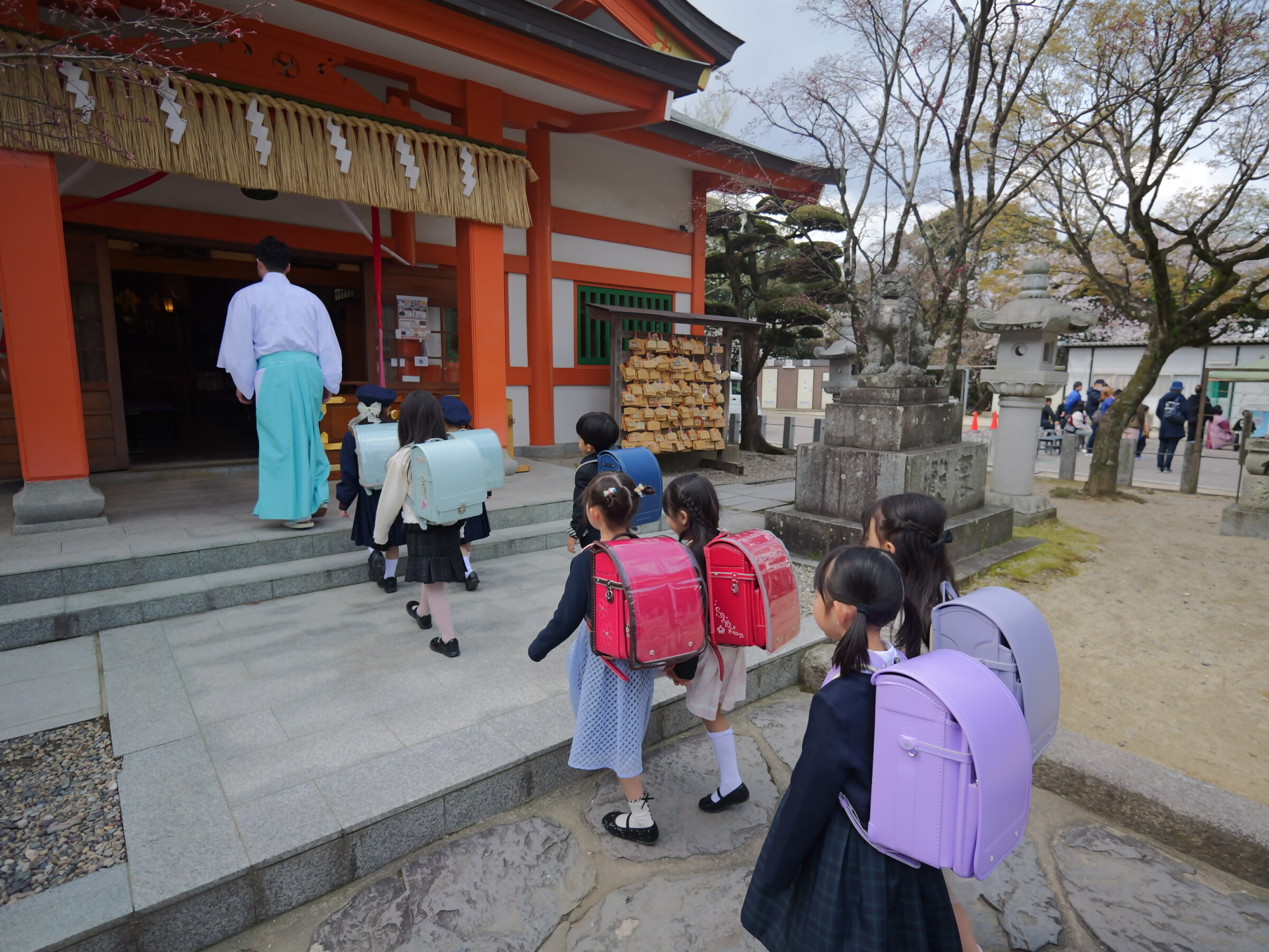 ランドセル祓いに行く小学生
