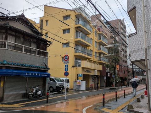 オレンジ通りてんぐ屋ビルには西新中央日活