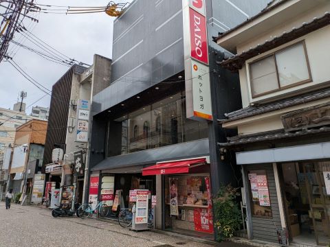中西商店街には西新東宝