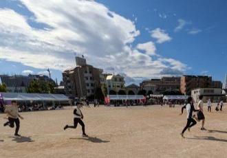運動会で元気に駆け抜ける選手の皆さん