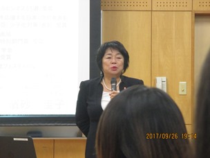 話をする講師の写真