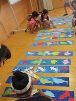 子どもたちが貼る画像