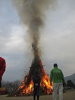 燃え盛る炎