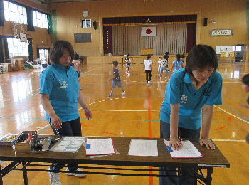 受付している様子