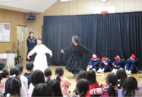 踊りの様子