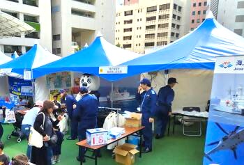 会場では、たくさんのブースで体験やゲームを通じて楽しく防災が学べます。