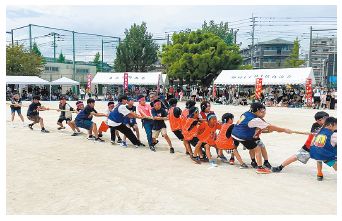 「那珂校区体育祭」での綱引き写真